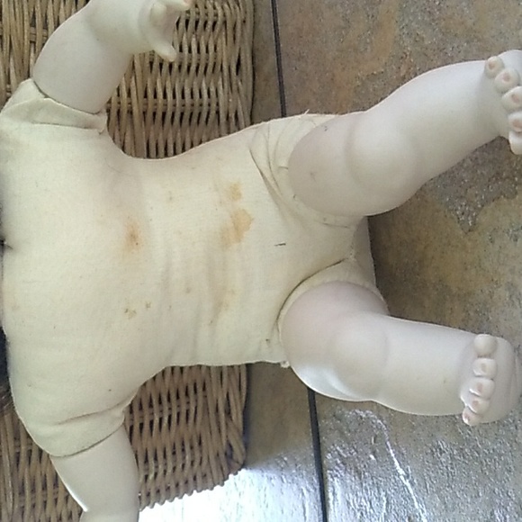 Rusty Oriental Porcelain Doll - Picture 4 of 8